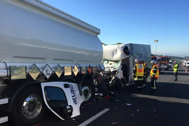 L'utilitaire percute de plein fouet un camion citerne à l'arrêt sur l'A71 dans le Puy-de-Dôme : le chauffeur blessé