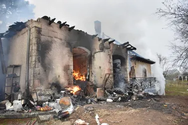 Un pavillon entièrement détruit par un incendie à Brive