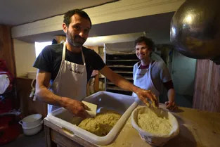 [VIDEO] Dans les coulisses de la préparation du pain au levain près de Meymac