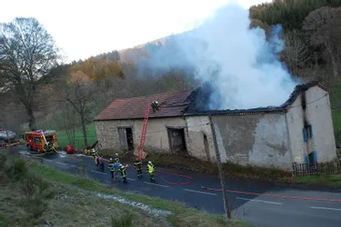 Une maison détruite par un incendie à Cronce