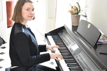 En première au lycée Montdory, Pauline écrit et compose ses propres musiques depuis ses 12 ans