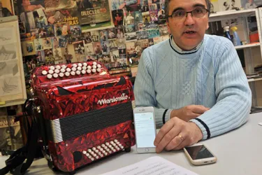Marionito est le dernier venu de la manufacture d’accordéons Maugein à Tulle