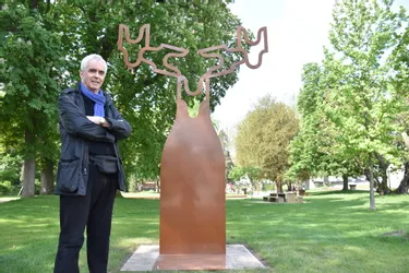 L’art gigantesque de l'artiste Jordi s'installe dans dix lieux du centre-ville d'Issoire