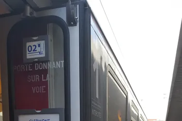 Deux trains Intercités restés à l'arrêt à Paris Bercy