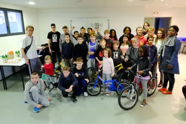 Six vélos offerts aux enfants du cada