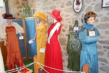 Une exposition sur des tenues de gala à Gimel-les-Cascades