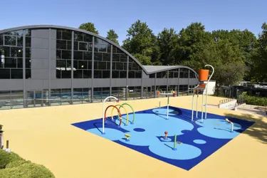 La piscine d'Ambert (Puy-de-Dôme) achève son lifting extérieur pour la saison 2021