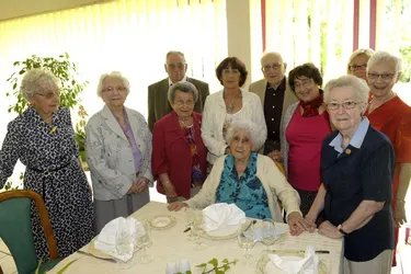 Un siècle fêté en famille autour d’un repas à IFI 03