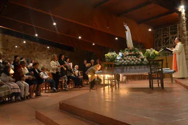 La communauté portugaise de Brioude s’est réunie mercredi soir pour honorer sa Vierge