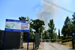 Un stock de plastique brûle à la décharge de la Perbousie à Brive