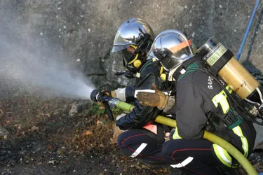 L'incendie d'une grange provoque des dégâts matériels à Orléat (Puy-de-Dôme)