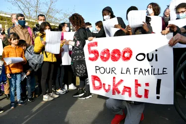 Manifestation et pétition à Brive pour empêcher l'expulsion d'un père de famille vers l'Albanie