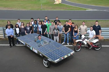 Une voiture solaire a roulé sur le circuit du Ceerta