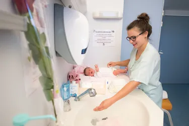Comment protéger les bébés de la chaleur : les conseils des sages-femmes de l'hôpital de Montluçon