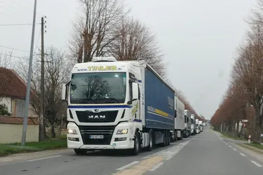 Suite aux travaux, des centaines de camions traversent chaque jour la commune