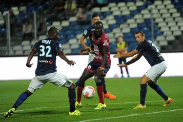 Football/Ligue 2 : Clermont concède le match nul (0-0) face au Paris FC [revivez le direct]