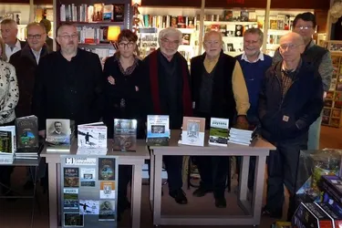 Neuf auteurs en dédicace à la librairie Point-Virgule