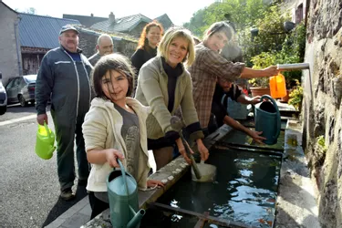 Comment ces habitants du Malnon (Puy-de-Dôme) veulent préserver l'eau grâce à leur fontaine