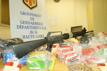 Un M16 et 5.400 munitions saisis en Haute-Loire