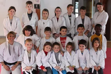 Les écoliers découvrent le judo