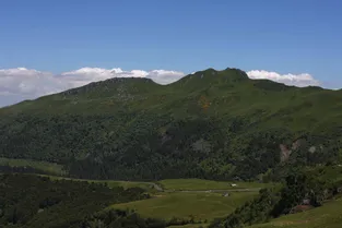 [Poisson d'avril] Le sommet de l'Auvergne bientôt cantalien ?