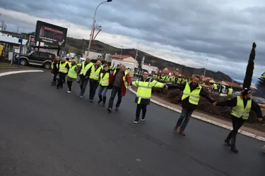 Prés de 150 Gilets jaunes mobilisés dans une ambiance bon enfant aujourd'hui à Issoire