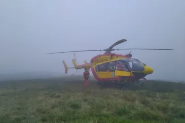 Victime d'une fracture du tibia, un vététiste secouru par hélicoptère à Super-Besse (Puy-de-Dôme)