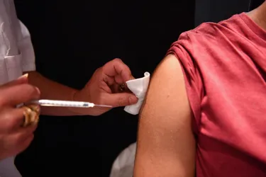 Covid-19 : boom des premières doses de vaccin et nouvelles hospitalisations en Limousin