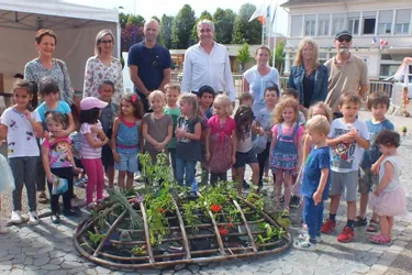 Les écoliers inaugurent un jardin éphémère