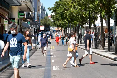 Piétonnisation de la rue Clemenceau en août à Vichy (Allier) : les usagers semblent apprécier la mesure