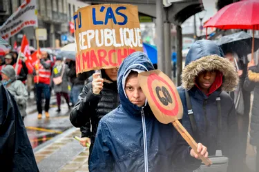 Plus de 5.000 personnes ont manifesté contre la réforme des retraites et un "déni démocratique" à Clermont-Ferrand