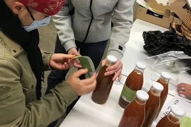 Les jeunes de la Mission locale ont fabriqué leur jus de pomme