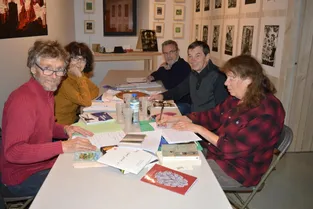 Dix-huit membres se réunissent pour le « café littéraire »