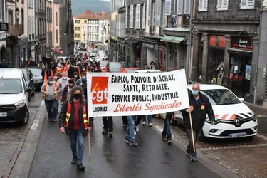 Une soixantaine de personnes réunie pour le défilé du 1er mai à Riom (Puy-de-Dôme)