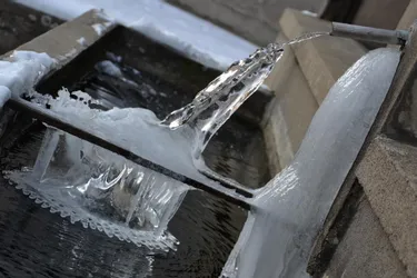 L’eau gelée peut occasionner des casses et des fuites