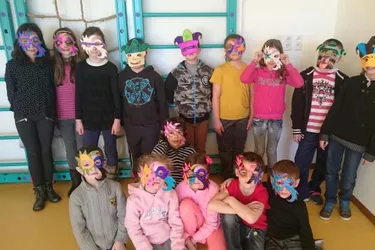 Tous les élèves masqués pour Carnaval
