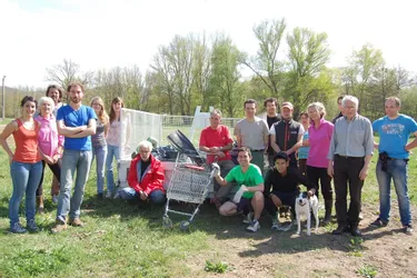 Les volontaires du SMAT du Haut-Allier ont ramassé des déchets « abandonnés » sur les berges