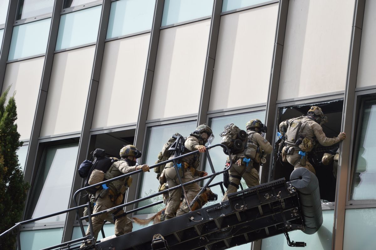 Au cœur d'un entrainement du GIGN à Trappes dans les Yvelines - L’Écho ...