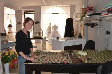 Originaire de Seine-Saint-Denis, elle a ouvert un atelier de couture et de stylisme en centre-ville