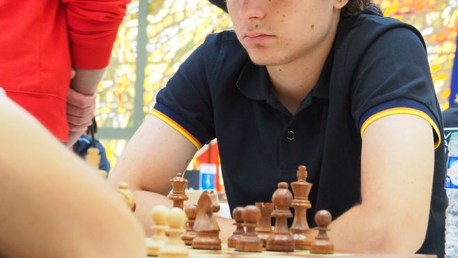 Réfugié à Chartres, Alireza Firouza, le prodige des échecs, joue pour la  France aux Championnats du monde - Le Parisien