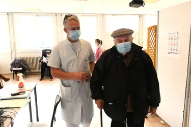 Vaccination élargie aux plus de 75 ans : rencontre avec des Creusois qui ont pu être vaccinés ce lundi