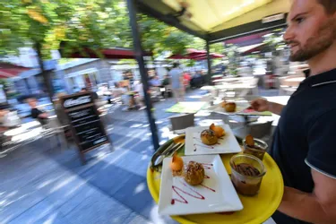 Depuis un mois, quels sont les effets du pass sanitaire dans les cafés et les restaurants à Clermont-Ferrand ?