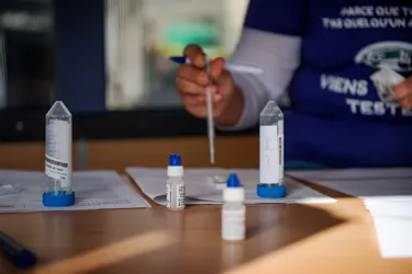 Des tests salivaires bientôt dans les écoles du Puy-de-Dôme
