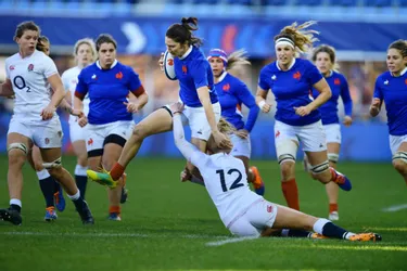 Le XV de France féminin s'incline contre l'Angleterre (15-17), la rencontre arrêtée après une coupure de courant