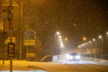 Circulation difficile sur l'ouest du département du Puy-de-Dôme en raison des chutes de neige