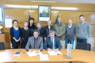Signature du contrat avec GRDF par la commune pour la distribution du gaz
