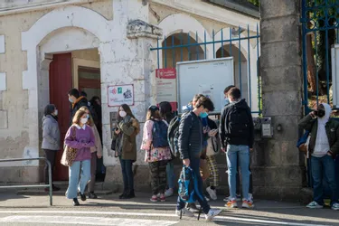 15 élèves positifs au Covid depuis le 11 mars, un dépistage massif organisé au lycée Perrier à Tulle (Corrèze)