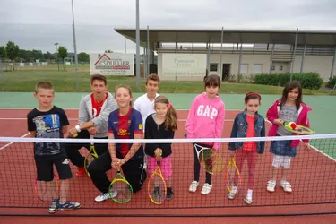 Les jeunes ont découvert le tennis
