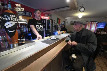 En Corrèze, le Saint-Augustin, un bar à la "croisée des chemins"