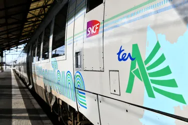 Face à la levée de boucliers des élus et des usagers, la SNCF rétablit l'arrêt du train en gare de Vigeois (Corrèze)
